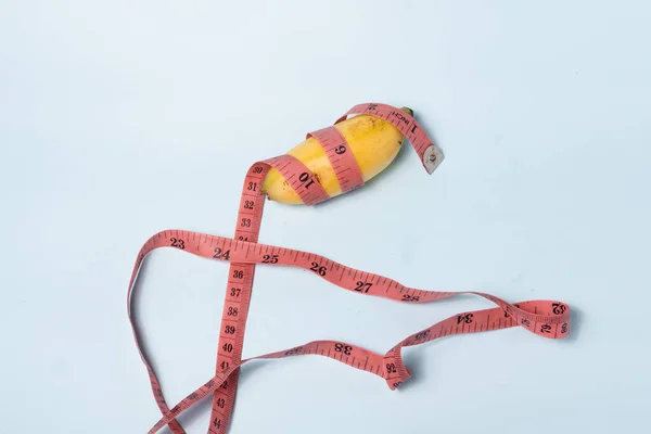 Seletive Focus Measuring Small Banana Using Tape Measure Small Male — Stock Photo, Image
