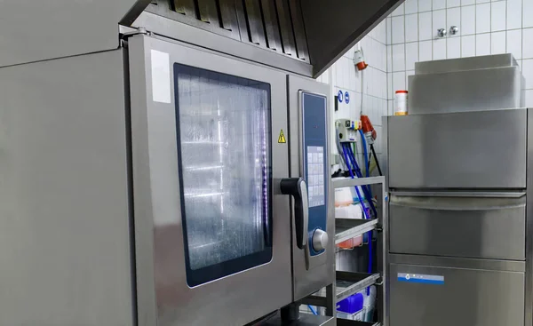 Süpermarketteki et reyonunun arka odası..