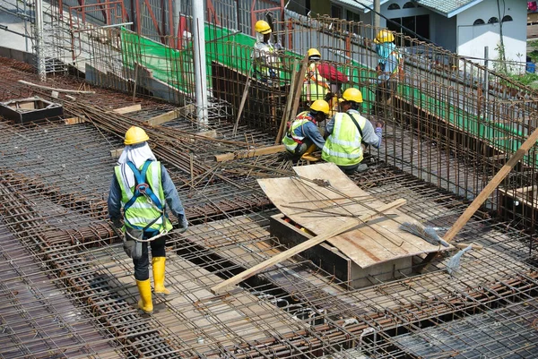 Malacca Malasia Mayo 2016 Trabajadores Construcción Que Fabrican Barras Refuerzo —  Fotos de Stock