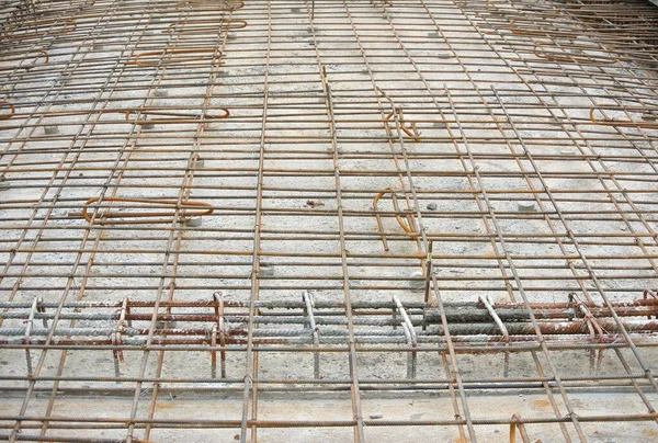 マレーシア セランゴール 2016年5月13日 建設労働者による小さな鋼線を使用して配置され 接続された床スラブ補強バー — ストック写真