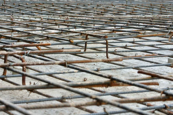 マレーシア セランゴール 2016年5月13日 建設労働者による小さな鋼線を使用して配置され 接続された床スラブ補強バー — ストック写真