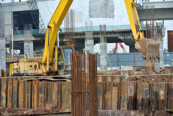 Malacca Malaysia March 2020 Excavators Machine Construction Site 它被用来在建筑工地挖掘土壤和提升材料 用装有水桶的液压臂 — 图库照片