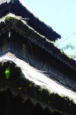 Batı SUMATERA, İNDONEZYA - 8 Haziran 2014: Batı Sumatra, Endonezya 'daki Tuo Kayu Jao Camii' nin çatı yapısı. 1599 yılında inşa edilmiş ve Endonezya 'nın en eski ikinci camii..