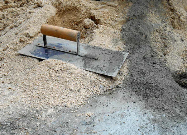 Cemento Spatola Uso Lavori Intonaco Sulla Sabbia Presso Cantiere — Foto Stock