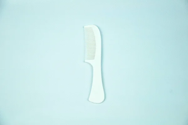 Plastové Bílé Vlasy Hřeben Izolované Bílém Pozadí — Stock fotografie