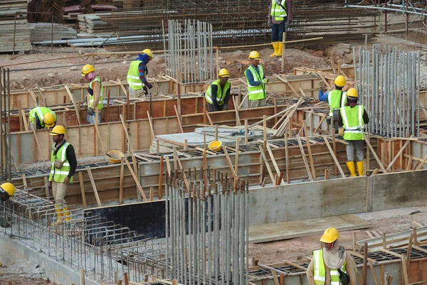 Perak Malaysia March 2016 Group Construction Workers Fabricating Ground Beam — 图库照片