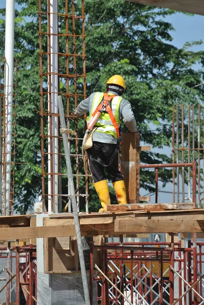 Malacca Malaisie Octobre 2015 Des Travailleurs Construction Fabriquent Des Barres — Photo