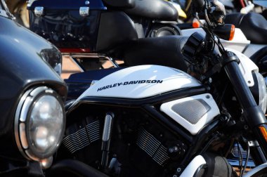 SERDANG, MALAYSIA - 29 Temmuz 2017: Motosiklet üzerinde Harley-Davidson motorsiklet logolarının çeşitli tasarımları. Bazı logolar sahibi tarafından yapılmış..  