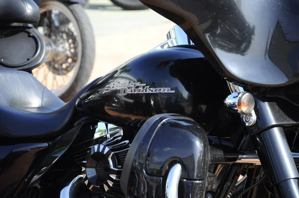 SERDANG, MALAYSIA - 29 Temmuz 2017: Motosiklet üzerinde Harley-Davidson motorsiklet logolarının çeşitli tasarımları. Bazı logolar sahibi tarafından yapılmış..  