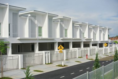 MALACCA, MALAYSIA - 25 HAZİRAN 2016 Seremban, Malezya 'da aynı yeni teras ev tasarımı. 