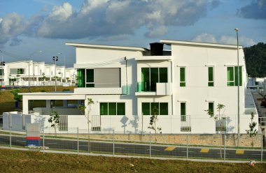 MALACCA, MALAYSIA - 25 HAZİRAN 2016 Seremban, Malezya 'da aynı yeni teras ev tasarımı. 