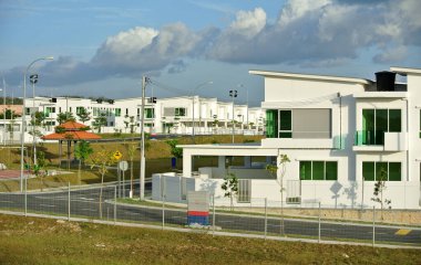 MALACCA, MALAYSIA - 25 HAZİRAN 2016 Seremban, Malezya 'da aynı yeni teras ev tasarımı. 