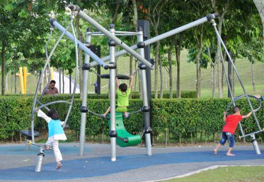 SELANGOR, MALAYSIA 29 Şubat 2016: Selangor, Malezya 'daki halk parkında çocuk parkı. Çocuklara farklı bir deneyim yaşatmak için birkaç farklı tema ile tasarlandı..