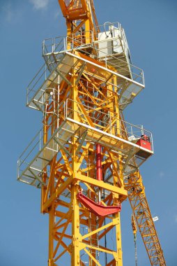 PERAK, MALAYSIA - ŞUBAT 02, 2016: Turna Kulesi Perak, Malezya 'daki inşaat alanında ağır yük taşımak için kullanılır   