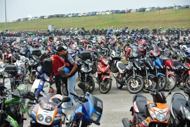 Selangor, Malezya-25 Ekim 2015: motosiklet park Sepang International Circuit Motogp turnuva 2015 sırasında adlı.  