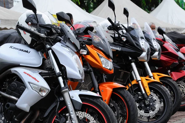 2012年 平成24年 7月7日 マレーシア ケランタン市オープンエリアに多数のスーパーバイクが停車し 一般公開 — ストック写真