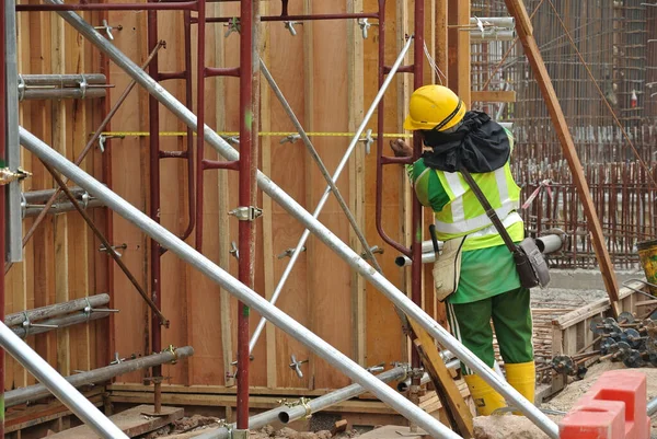 Perak Malaysia April 2016 Construction Workers Fabricmaking Timber Formwork Mostly — 图库照片