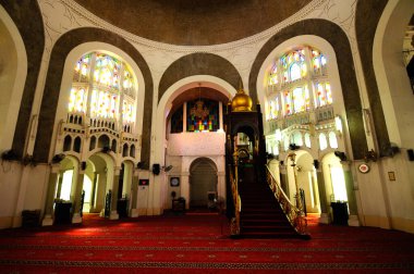 Klang 'daki cami, Selangor, Malezya. İç tasarım çok güzeldi. Koloni ve yerel mimarinin birleşimi..  