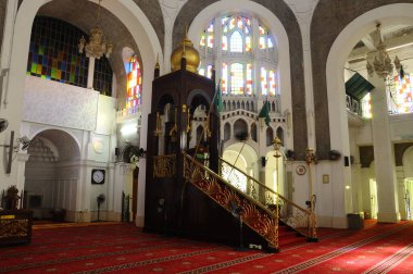 SELANGOR, MALAYSIA -21 AĞUSTOS 2014: Klang, Selangor, Malezya 'daki Sultan Süleyman Camii' nin İçi. İç tasarım çok güzeldi. Koloni ve yerel mimarinin birleşimi..  