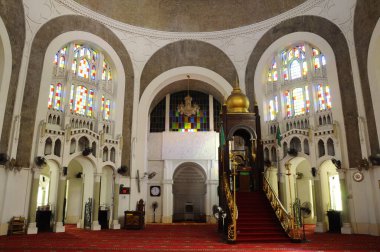 SELANGOR, MALAYSIA -21 AĞUSTOS 2014: Klang, Selangor, Malezya 'daki Sultan Süleyman Camii' nin İçi. İç tasarım çok güzeldi. Koloni ve yerel mimarinin birleşimi..  