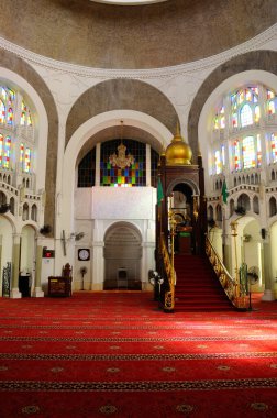 SELANGOR, MALAYSIA -21 AĞUSTOS 2014: Klang, Selangor, Malezya 'daki Sultan Süleyman Camii' nin İçi. İç tasarım çok güzeldi. Koloni ve yerel mimarinin birleşimi..  