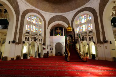 SELANGOR, MALAYSIA -21 AĞUSTOS 2014: Klang, Selangor, Malezya 'daki Sultan Süleyman Camii' nin İçi. İç tasarım çok güzeldi. Koloni ve yerel mimarinin birleşimi..  