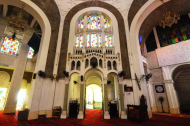 SELANGOR, MALAYSIA -21 AĞUSTOS 2014: Klang, Selangor, Malezya 'daki Sultan Süleyman Camii' nin İçi. İç tasarım çok güzeldi. Koloni ve yerel mimarinin birleşimi..  