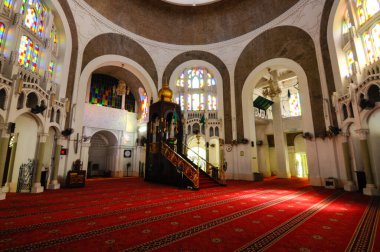 SELANGOR, MALAYSIA -21 AĞUSTOS 2014: Klang, Selangor, Malezya 'daki Sultan Süleyman Camii' nin İçi. İç tasarım çok güzeldi. Koloni ve yerel mimarinin birleşimi..  