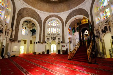 SELANGOR, MALAYSIA -21 AĞUSTOS 2014: Klang, Selangor, Malezya 'daki Sultan Süleyman Camii' nin İçi. İç tasarım çok güzeldi. Koloni ve yerel mimarinin birleşimi..  