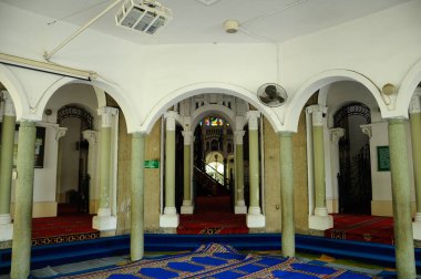 SELANGOR, MALAYSIA -21 AĞUSTOS 2014: Klang, Selangor, Malezya 'daki Sultan Süleyman Camii' nin İçi. İç tasarım çok güzeldi. Koloni ve yerel mimarinin birleşimi..  