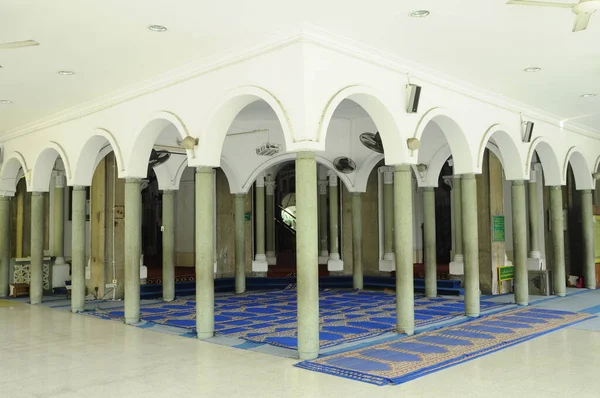 Selangor マレーシア 2014年8月21日 マレーシア セランゴール州クランにあるスルタン スレイマン モスクの内部 内部のデザインは植民地時代と地元の建築を組み合わせた非常に美しいものでした — ストック写真