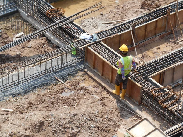 Perak Malaysia April 2016 Pekerja Konstruksi Membuat Formasi Kayu Sebagian — Stok Foto