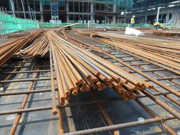 Selangor Malaysia April 建筑工地用作钢筋以加强混凝土的热轧变形钢筋或钢筋 — 图库照片