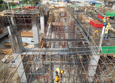 Johor, Malezya-10 Mart 2016: inşaat işçileri Johor, Malezya inşaat sahasında gündüz çalışma grubu.  