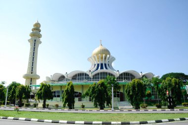 PenANG, Malezya -16 Nisan 2014: Penang Devlet Camii veya Penang Camii, Malezya 'nın başkenti Penang' da yer alan bir camidir. Cami inşaatı 1980 yılında tamamlandı.. 
