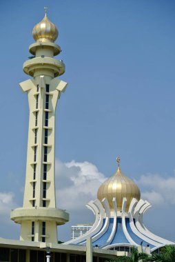 PenANG, Malezya -16 Nisan 2014: Penang Devlet Camii veya Penang Camii, Malezya 'nın başkenti Penang' da yer alan bir camidir. Cami inşaatı 1980 yılında tamamlandı.. 