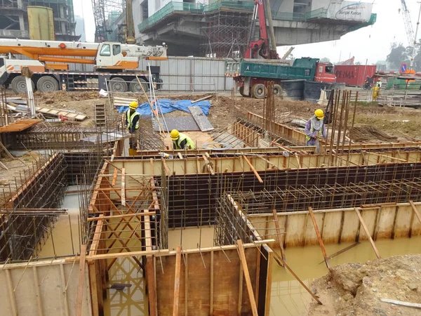 Malacca Malaysia March 2016 Construction Workers Fabricating Ground Beam Reinforcement — 图库照片