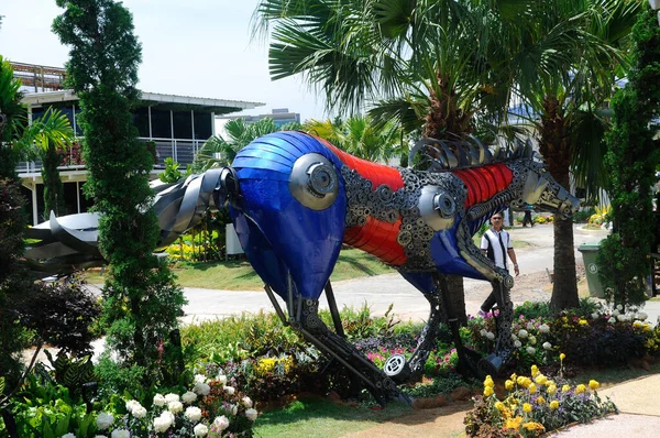 Putrajaya Malaysia Květen 2016 Replika Koně Vyrobeného Recyklovaných Šrotu Kovů — Stock fotografie