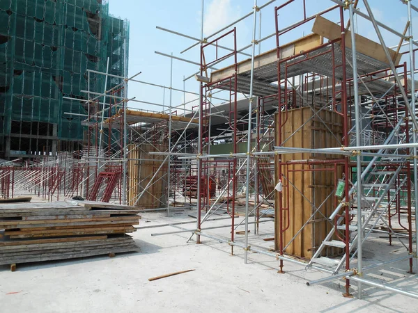 Malacca Malaysia エイプリル26 2016 労働者による建設現場で製造された木材と合板からなるコラム型作業 — ストック写真