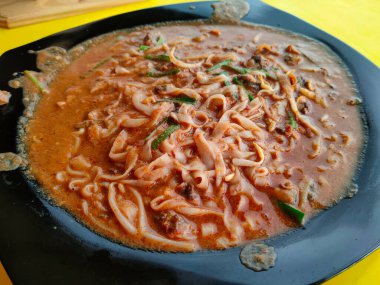 Char kway teow, Güneydoğu Asya 'dan Çin esinlenilmiş bir erişte yemeği. Malezya 'da meşhurdur ve tüm ırklar tarafından sevilir..