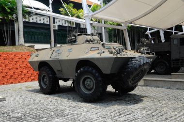 PORT DICKSON, MALAYSIA - MAYIS 08, 2016: Malezya Ordu Müzesi veya Port Dickson, Negeri Sembilan, Malezya 'daki Muzium Tentera Darat' ta eski ordu zırhlı aracı ve tankları restore edildi ve halka gösterildi. 