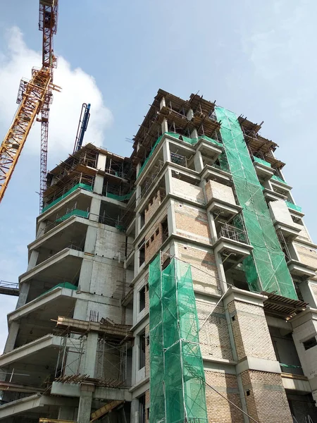 マレーシアのセランゴール州 2021年3月5日 高層ビル複合施設が建設中です 安心の厳格な監督のもとで作業を行います — ストック写真