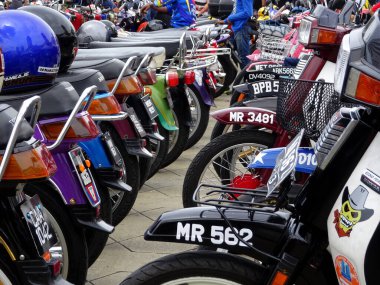 PENANG, MALAYSIA - 9 Temmuz 2022: Güzel kemik altı motosikletleri halka sergileniyor. Bu motosiklet sahibi tarafından kendi zevklerine göre dekore edilmiş ve özelleştirilmiştir..