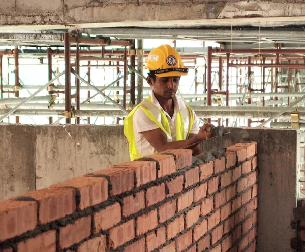 Johor Malaysia Styczeń 2017 Cegła Murarska Układała Cegły Ceramiczne Tworząc — Zdjęcie stockowe