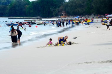 PORT DICKSON, MALAYSIA - 09 Mayıs 2021: Port Dickson plajı Malezya 'nın en ünlü turistik yerlerinden biridir. İnsanların eğlence ve su aktivitelerine odaklanması için.. 
