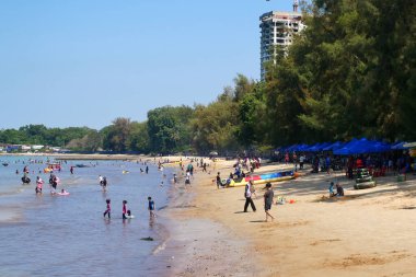 PORT DICKSON, MALAYSIA - 09 Mayıs 2021: Port Dickson plajı Malezya 'nın en ünlü turistik yerlerinden biridir. İnsanların eğlence ve su aktivitelerine odaklanması için.. 