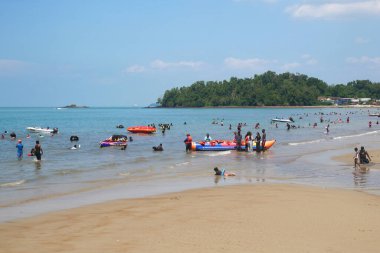 PORT DICKSON, MALAYSIA - 09 Mayıs 2021: Port Dickson plajı Malezya 'nın en ünlü turistik yerlerinden biridir. İnsanların eğlence ve su aktivitelerine odaklanması için.. 