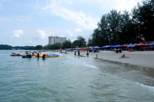 PORT DICKSON, MALAYSIA - 09 Mayıs 2021: Port Dickson plajı Malezya 'nın en ünlü turistik yerlerinden biridir. İnsanların eğlence ve su aktivitelerine odaklanması için.. 