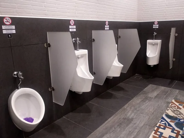 Selangor Malaysia Maart 2022 Urinoirs Zijn Geïnstalleerd Mannen Openbare Toiletten — Stockfoto