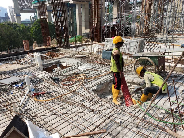 Johor Malaysia March 2021 Trabalhadores Construção Civil Estão Trabalhando Canteiro — Fotografia de Stock